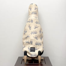 Load and play video in Gallery viewer, &quot;Zebra&quot; jacquard violin sleeve

